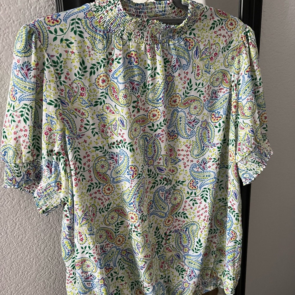 Cute blouse size medium
